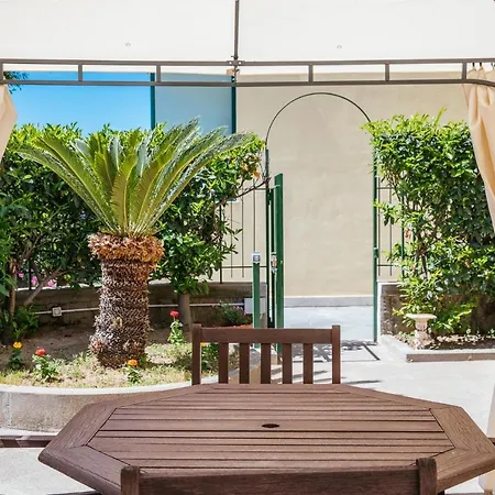 Emily's Апартаменты